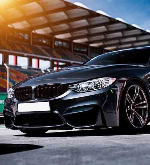 Customers loading luggage into a self-drive rental car Customers loading luggage into a self-drive rental car